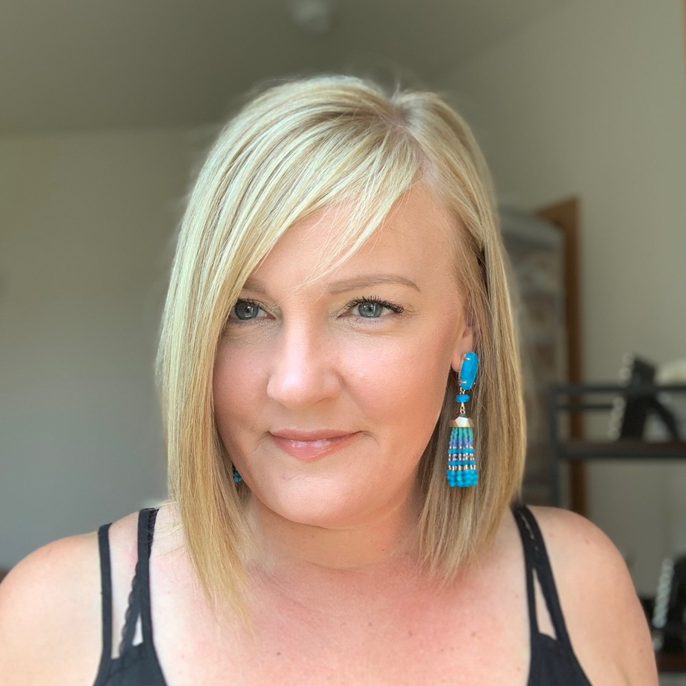 Meet your Posher, Lindsey 👗👙👠👜